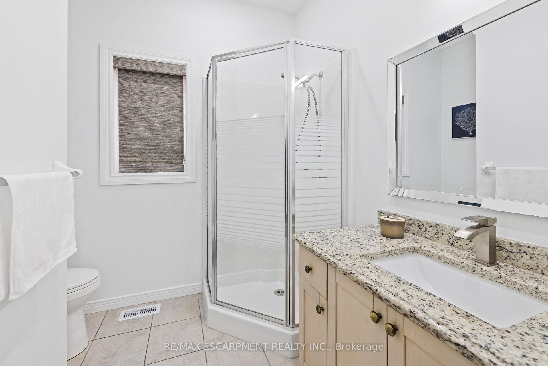 39 McKibbon Avenue photo 9