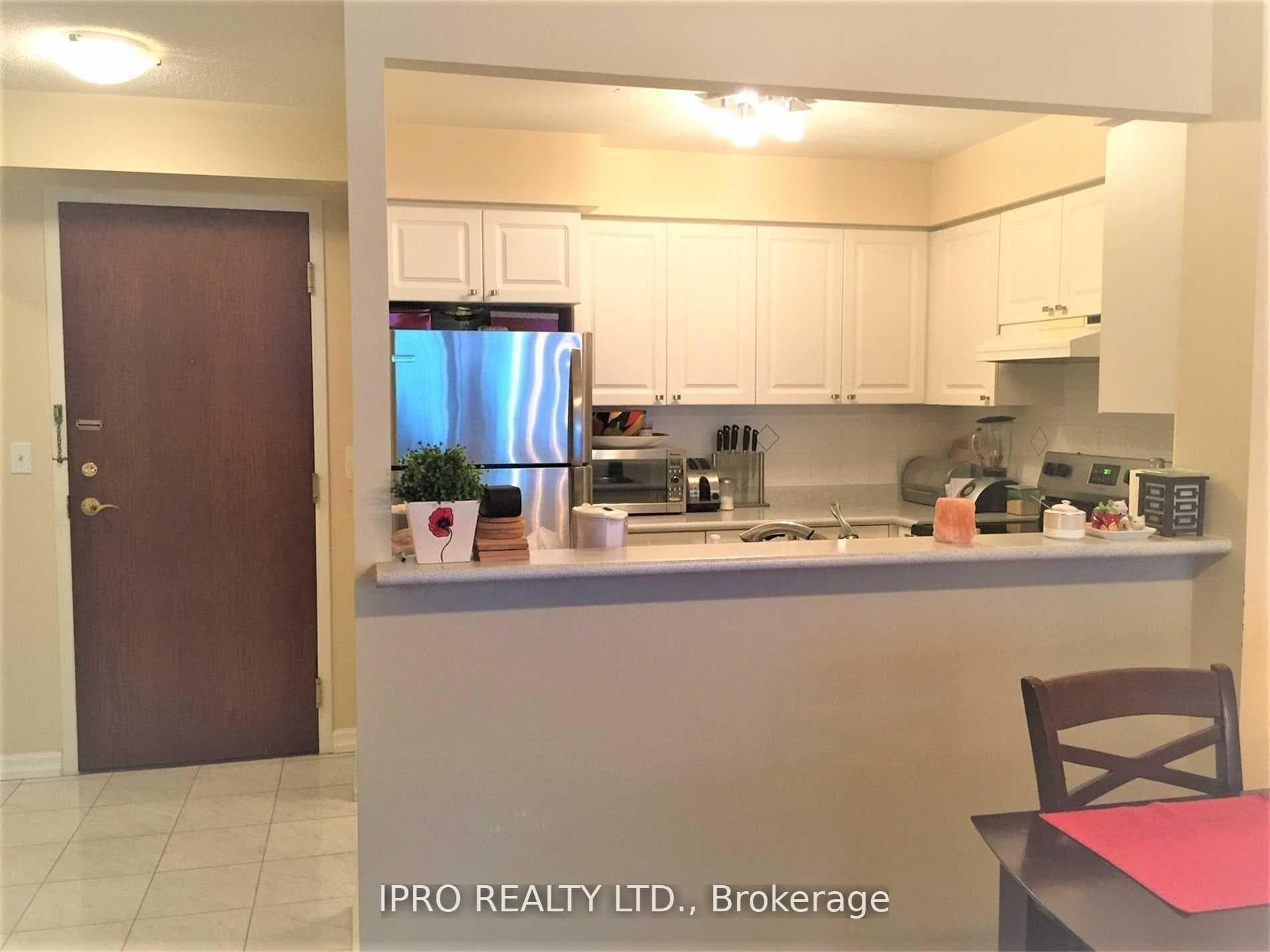 29 Pemberton Avenue Unit 702 photo 5