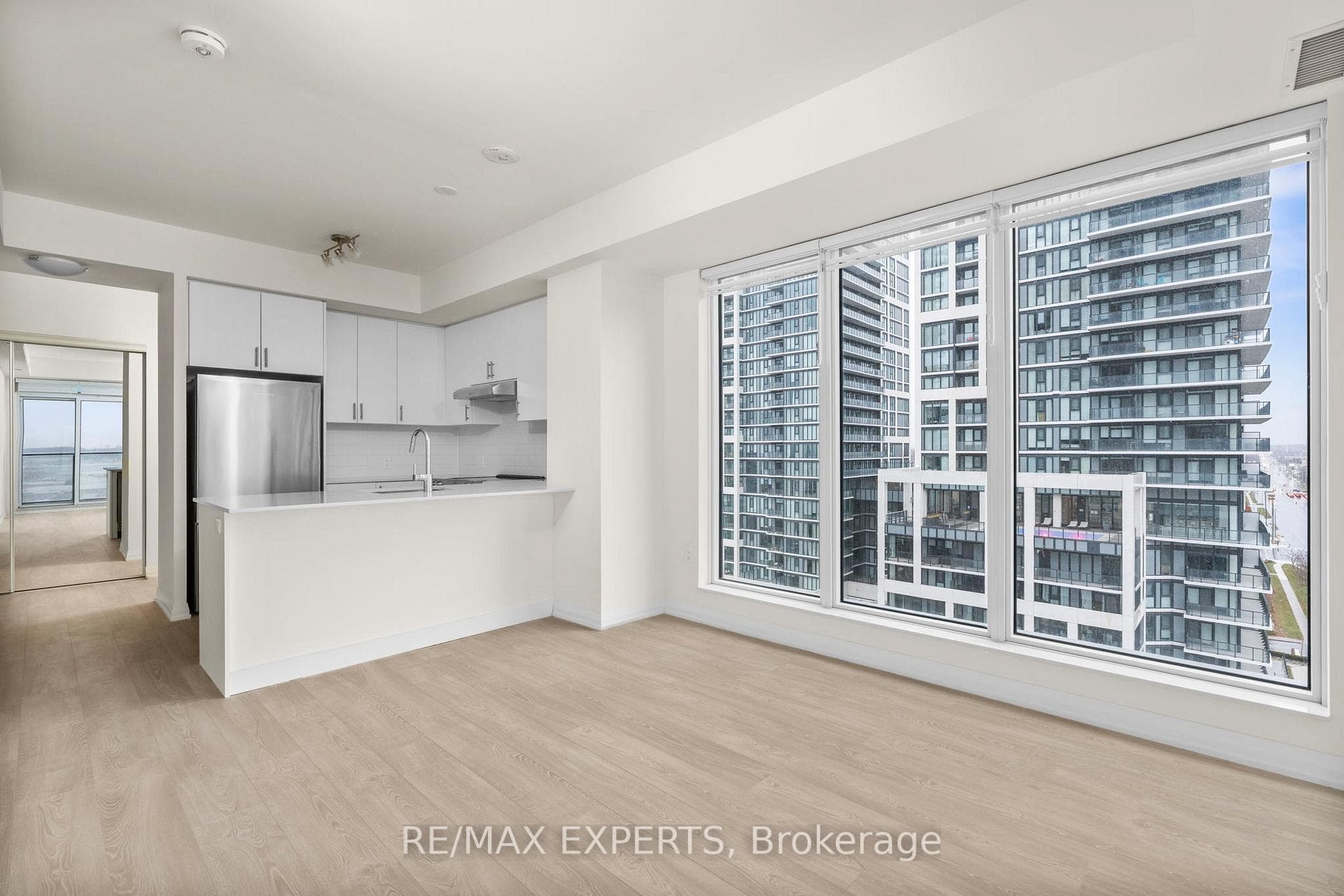 8960 Jane Street Unit 904 photo 11