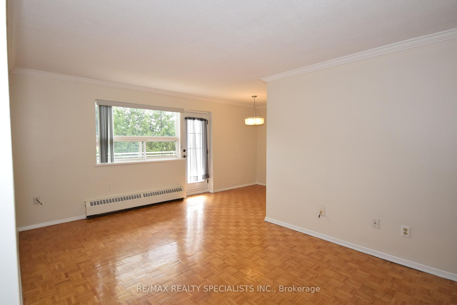 2485 WOKING Crescent Unit 209 photo 11