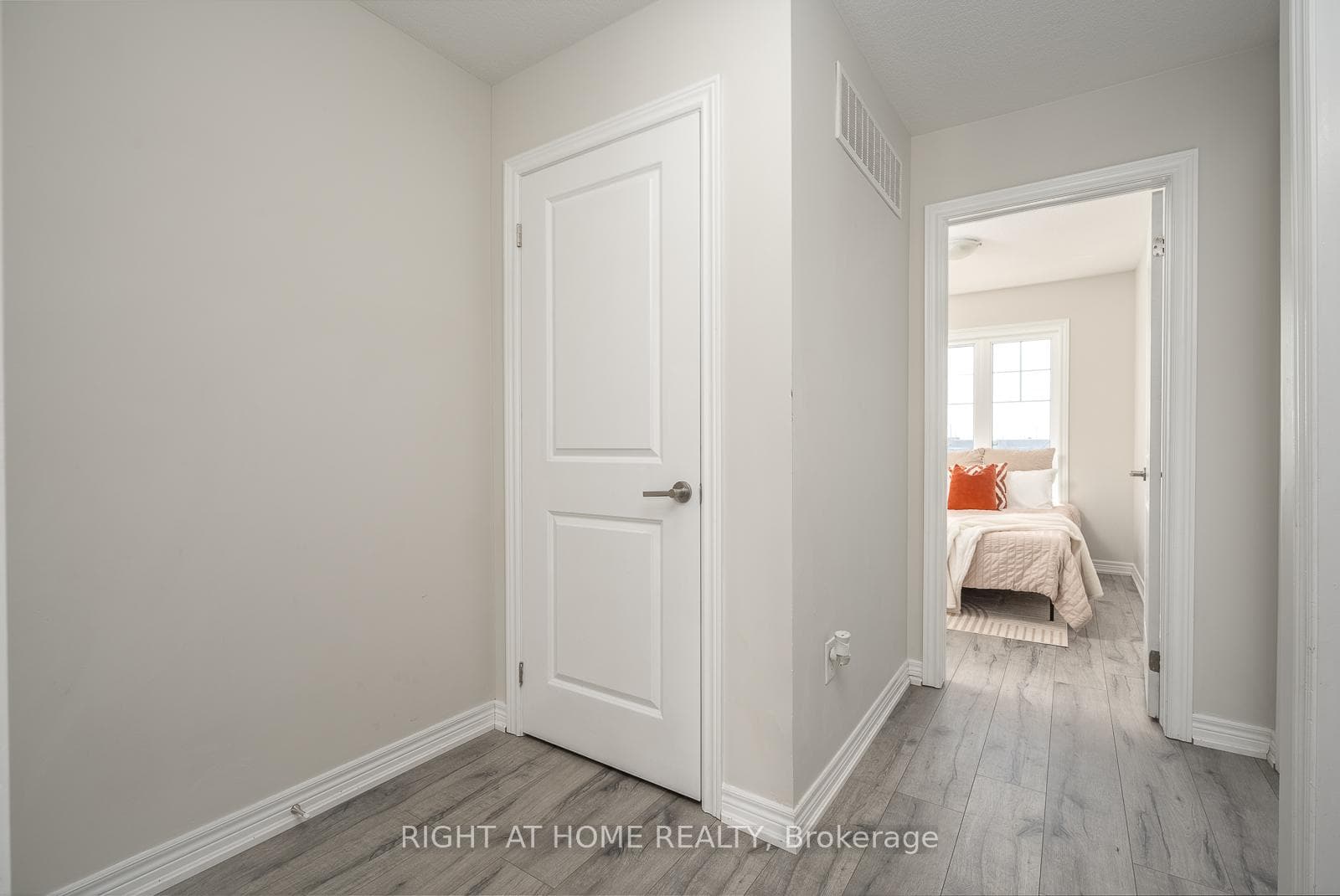 112 Hollywood Court photo 18
