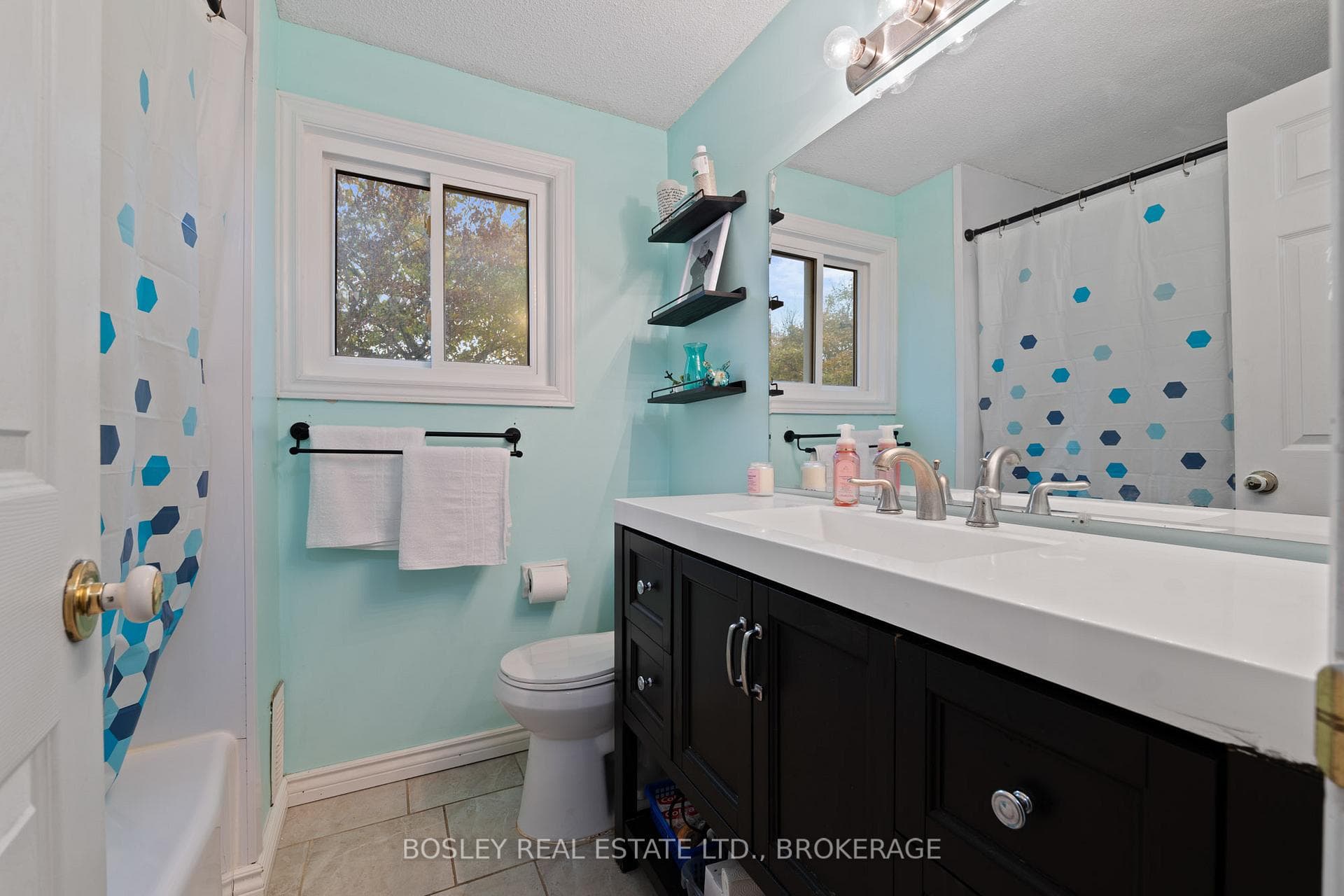 Upstairs - 4-pc bathroom