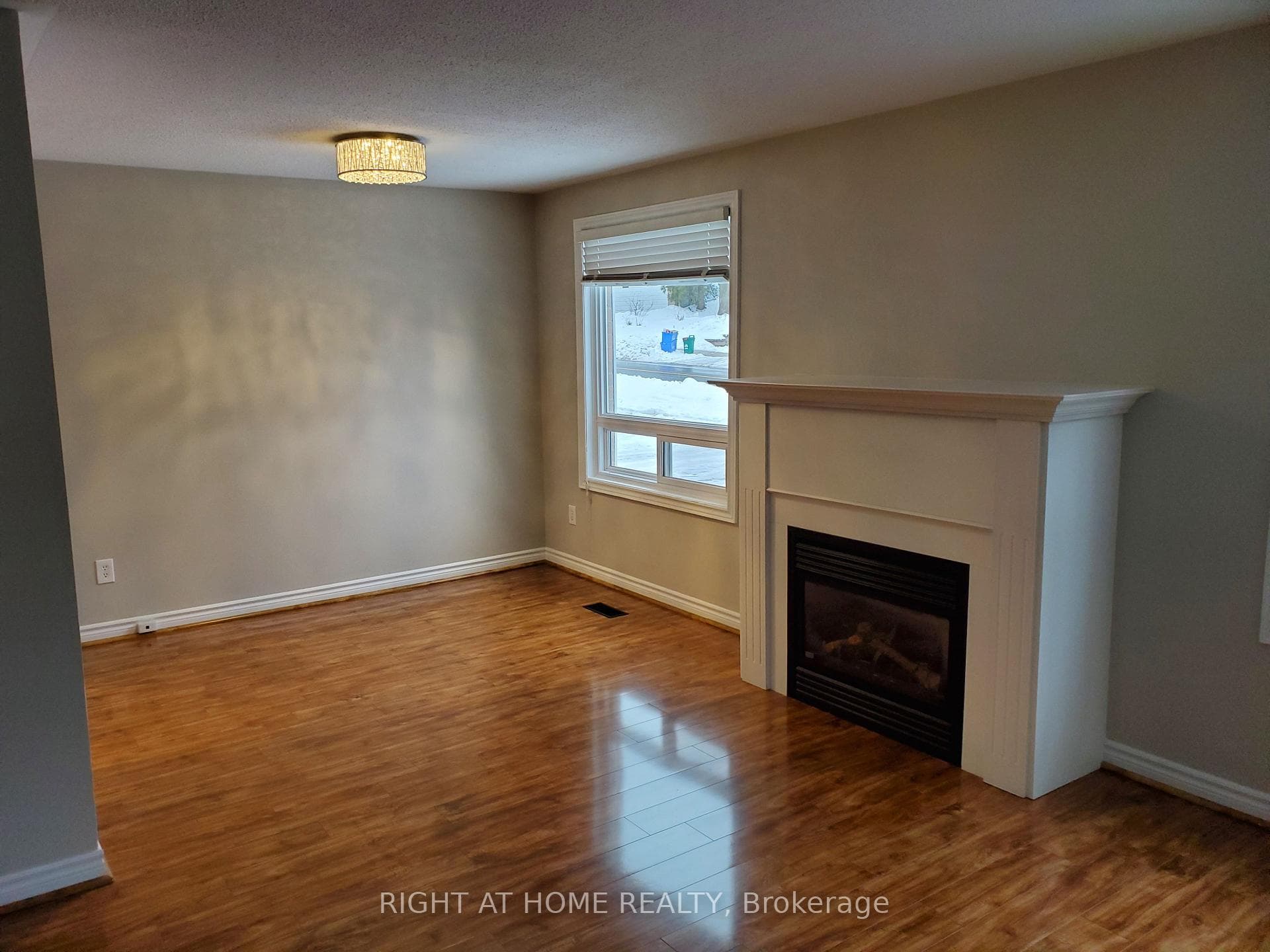 58 William Roe Boulevard Unit Main Floor Unit A photo 8