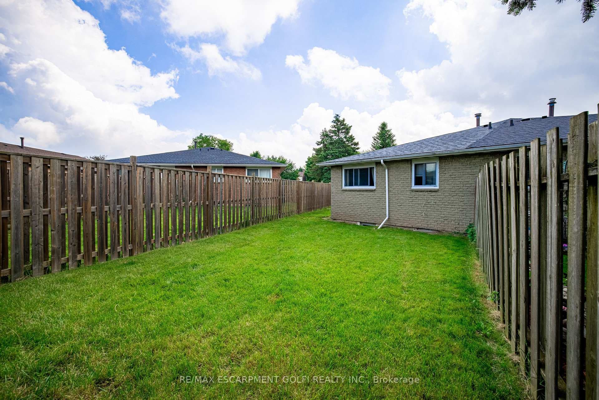 25 Lampman Crescent photo 35