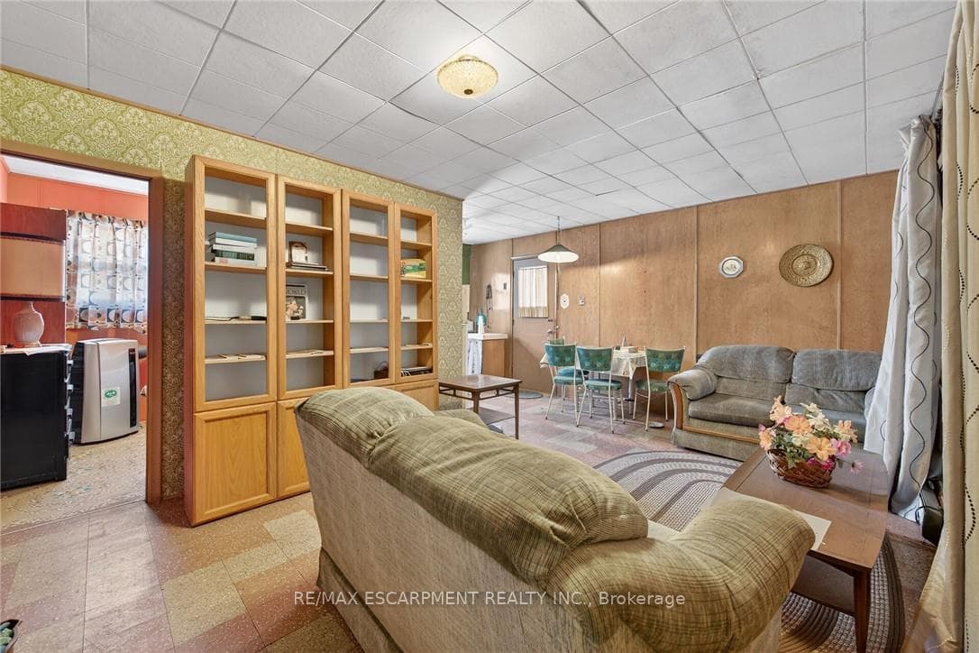 3076 Lakeshore Road photo 12