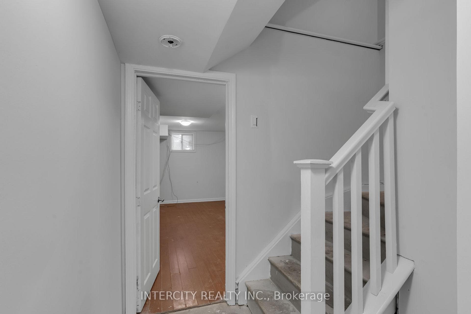 265 Conacher Drive photo 16