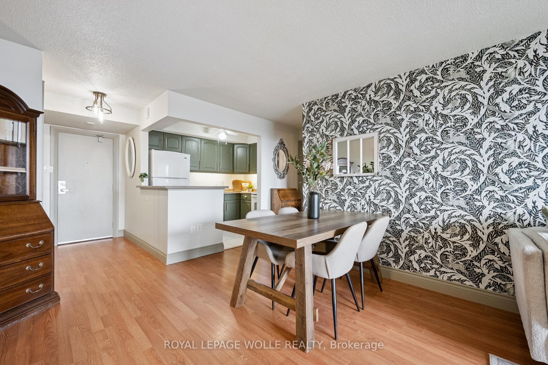 Dining Room & Kitchen