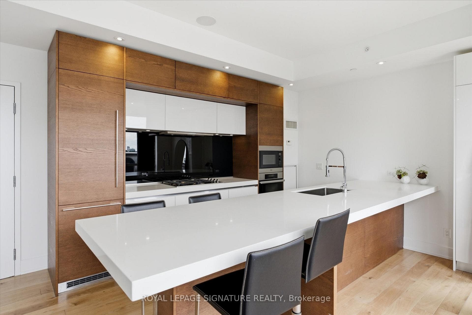 1205 Queen Street Unit PH704 photo 8