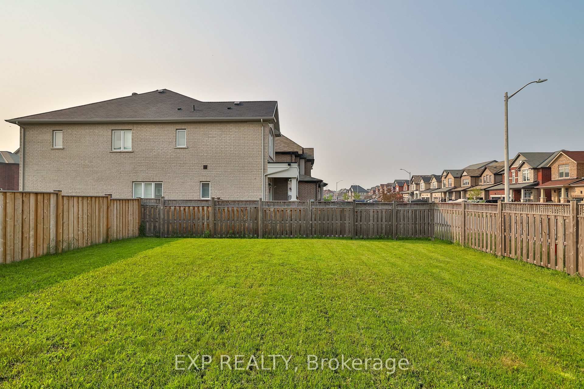 1487 Farrow Cres Crescent photo 35