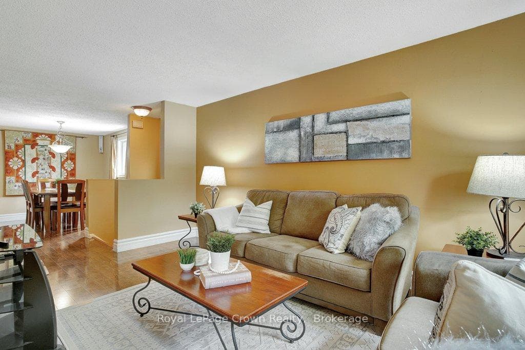 66 Carter Crescent photo 4
