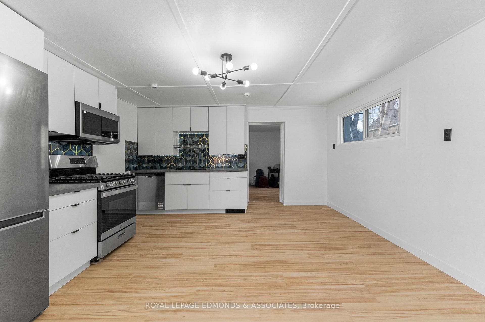 375 Christie Street photo 13