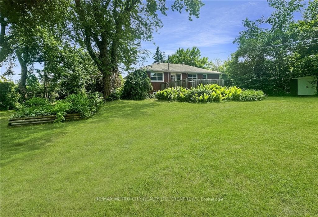 39 WABALAC Drive photo 1