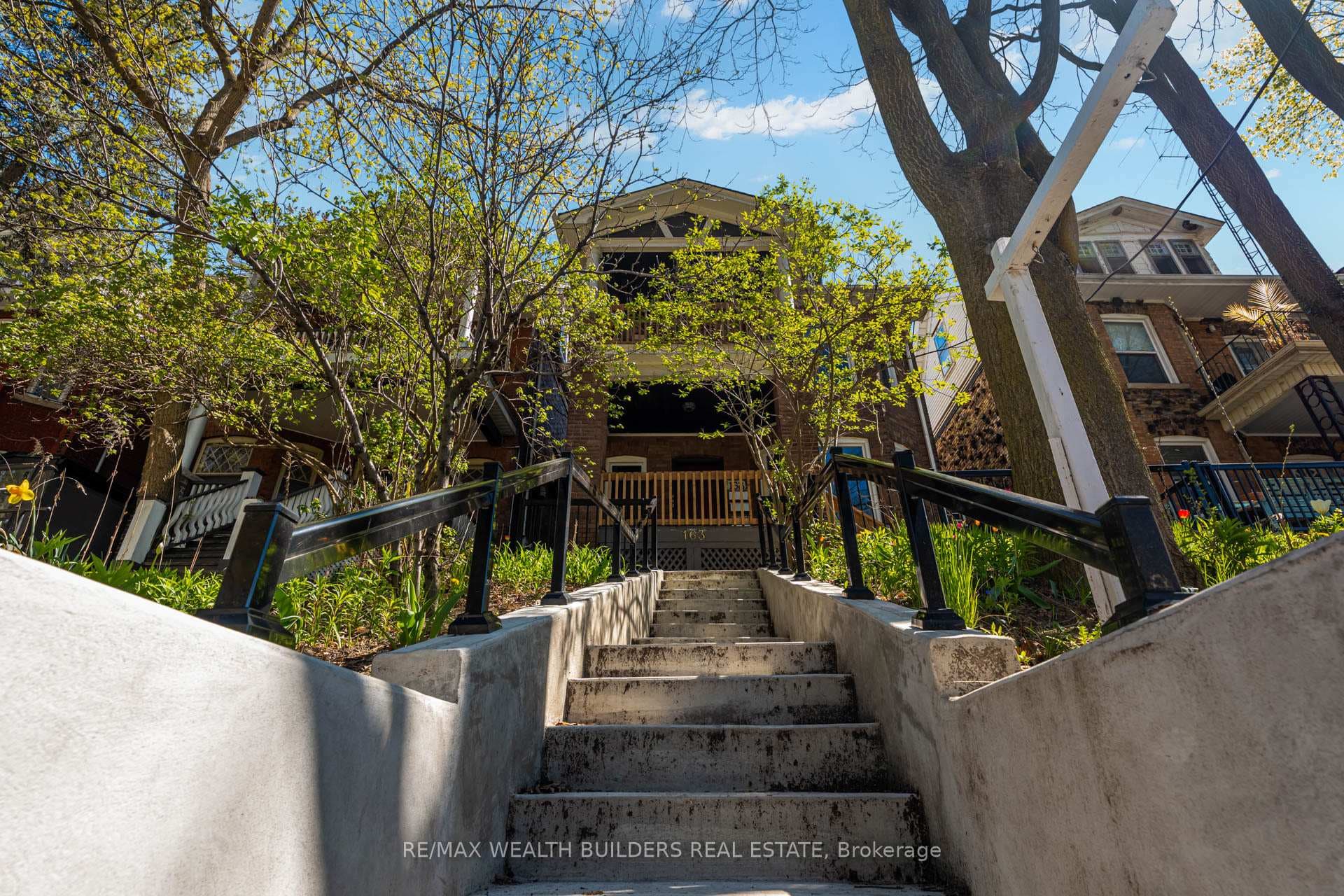 163 Parkside Drive Unit A photo 3