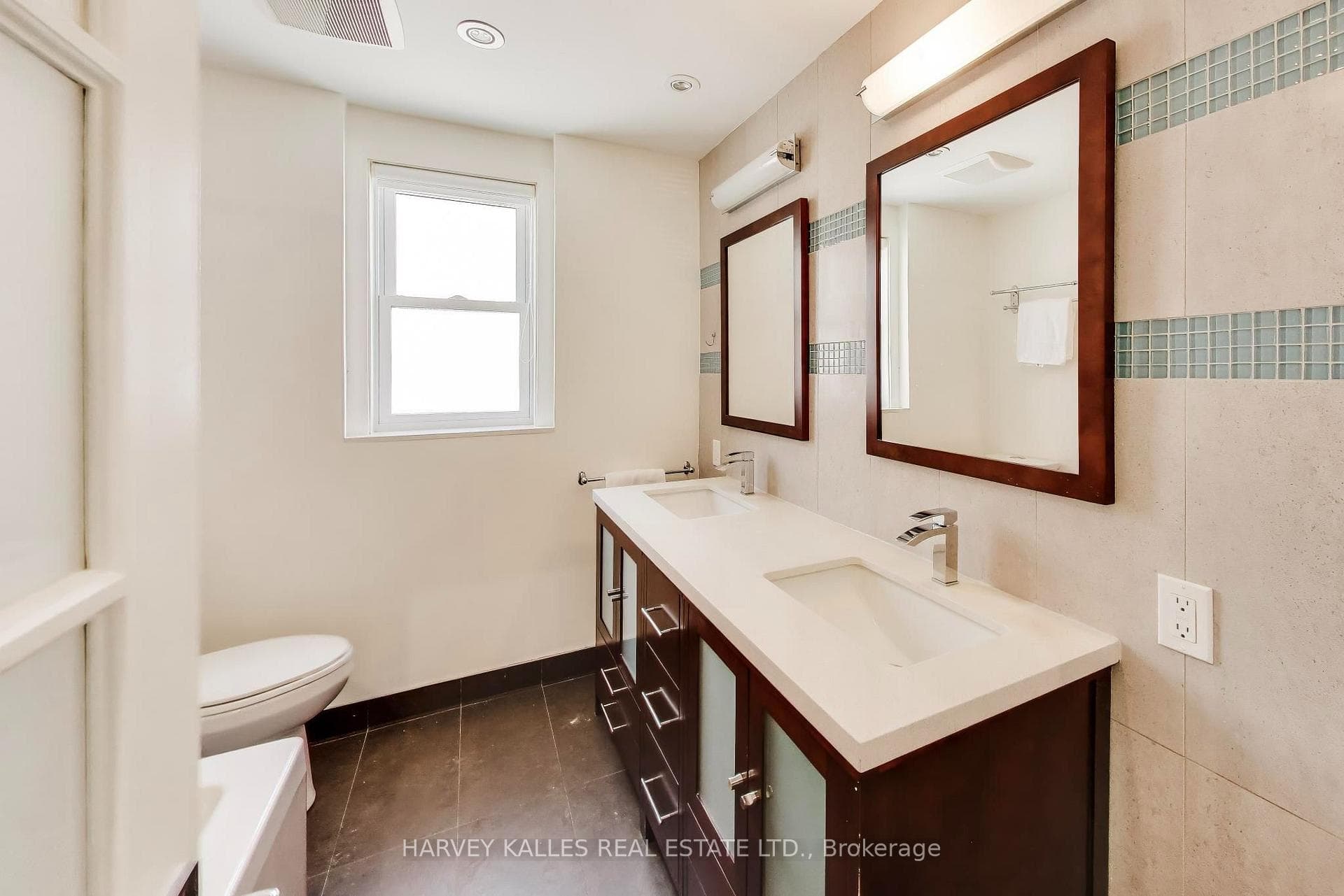 318 Sumach Street photo 22