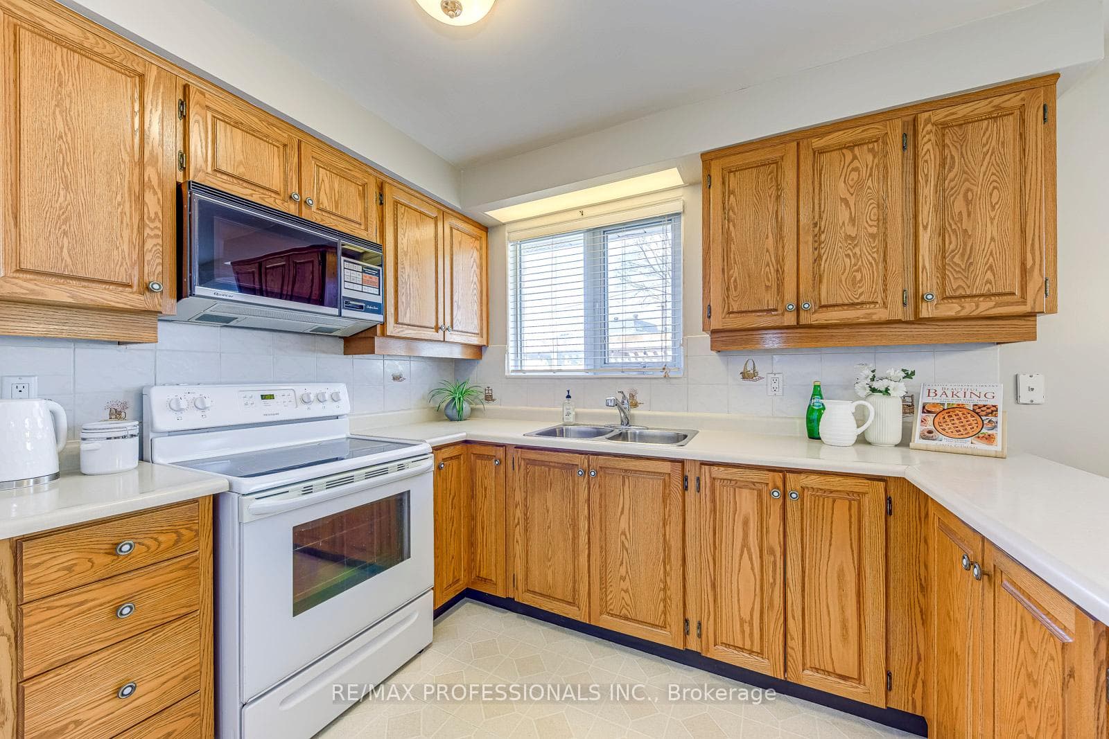 270 Wellesworth Drive photo 17