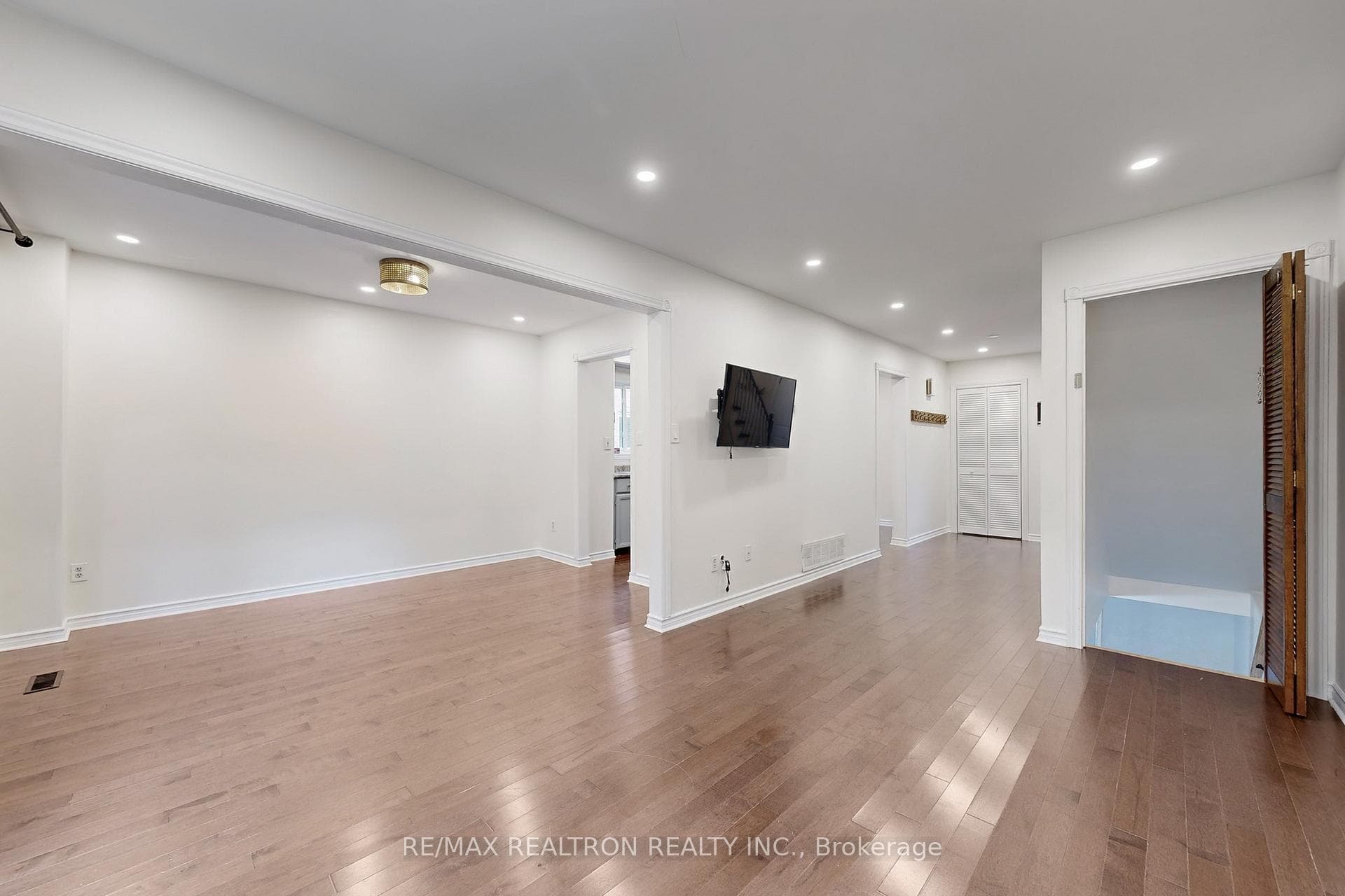 74 Trothen Circle photo 7
