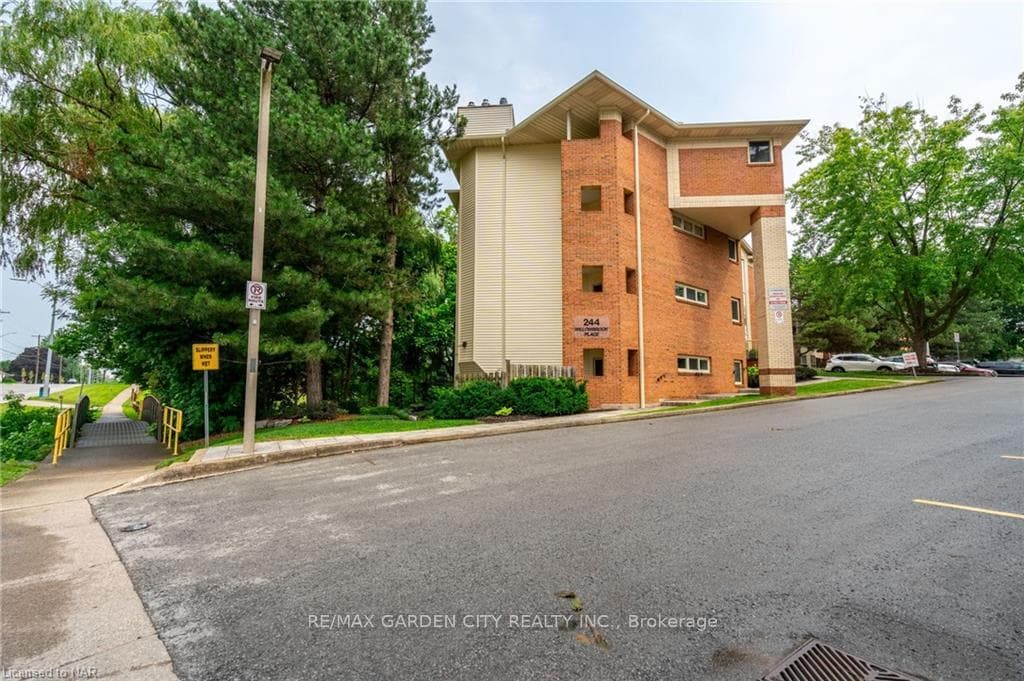 244 Lakeshore Road Unit 406 photo 1