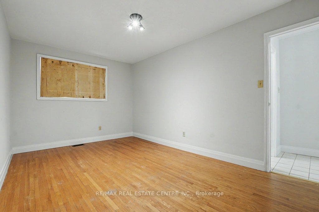 273 Elliott Street photo 22