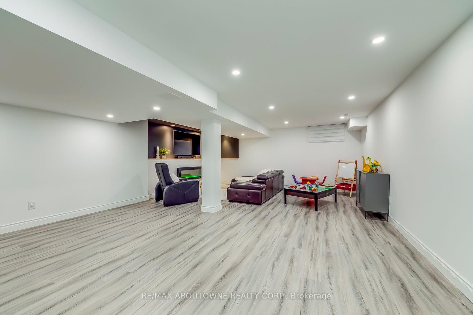 2034 Elmgrove Road photo 28