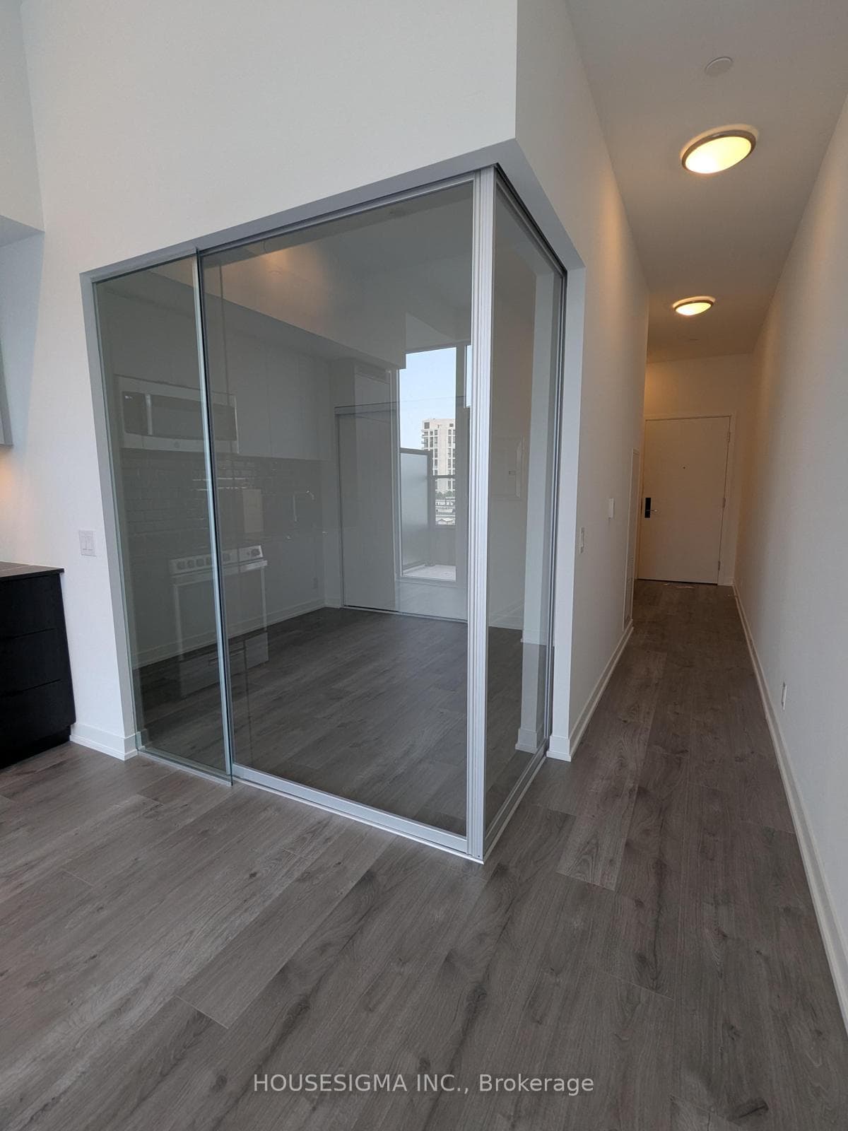 285 Dufferin Street Unit 527 photo 5