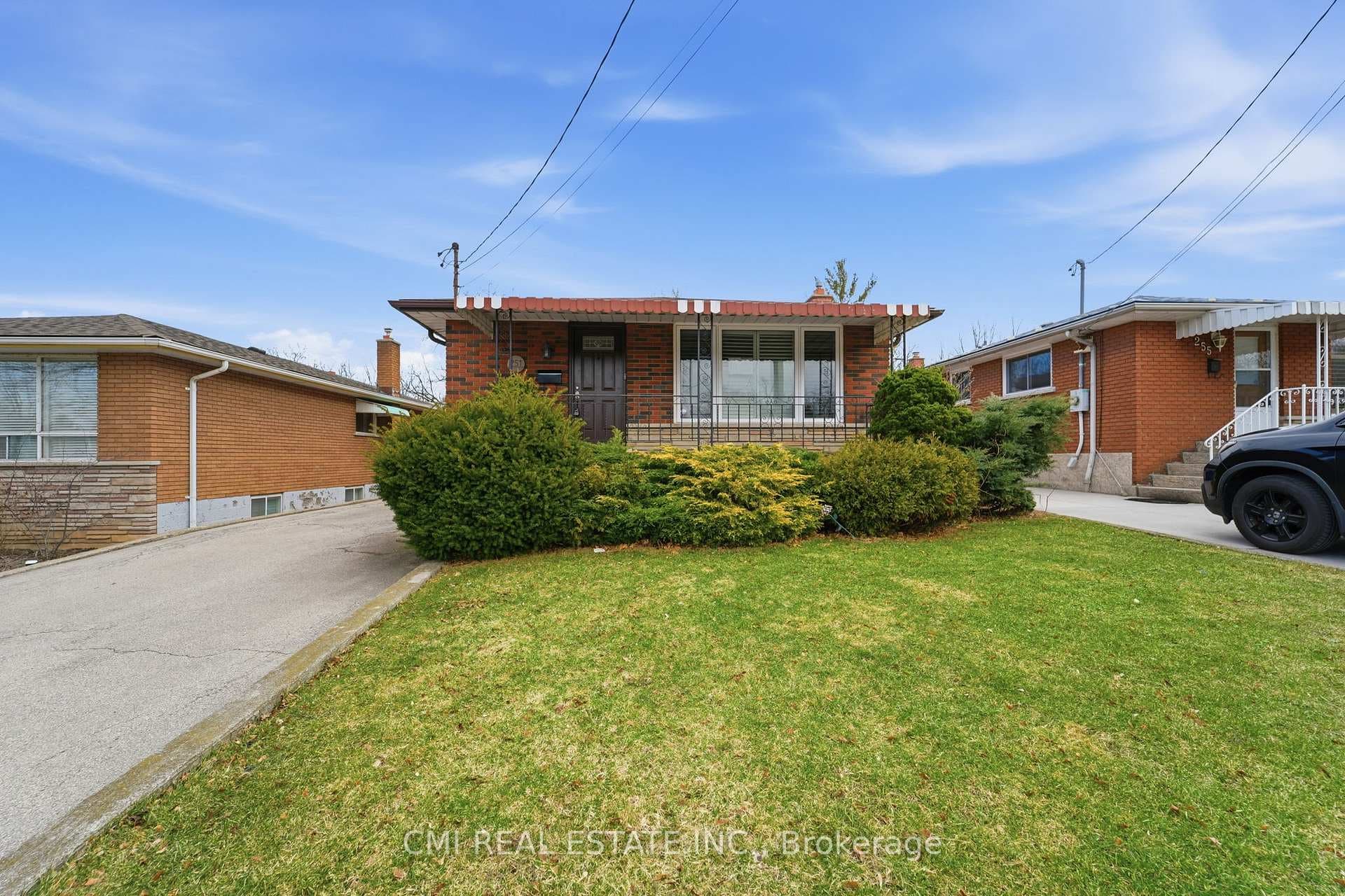 251 Fairridge Road photo 2