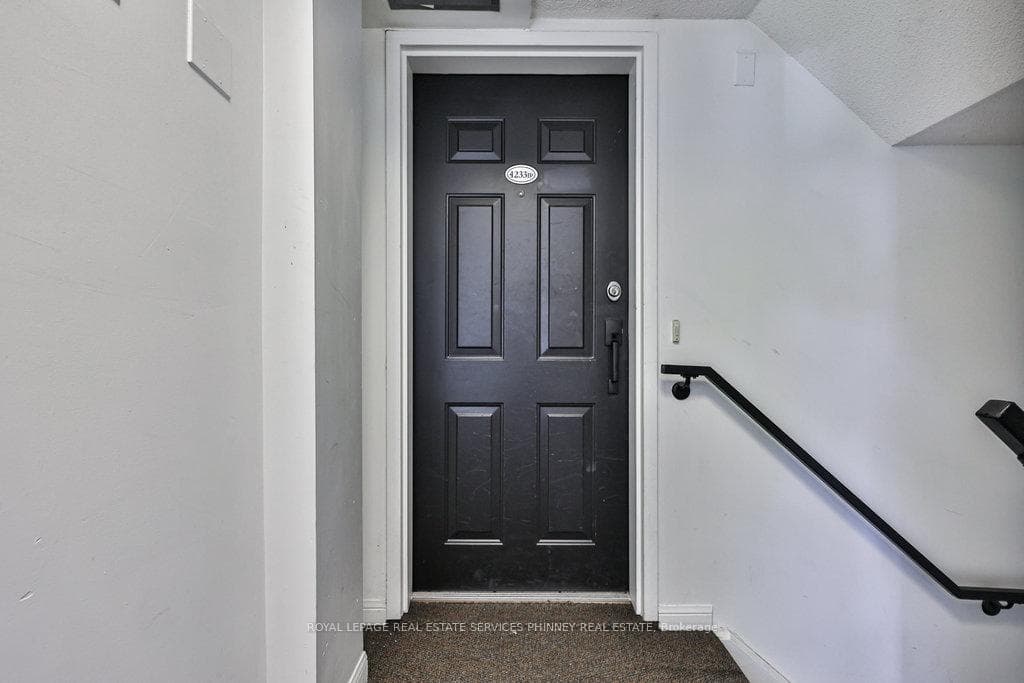 22 Laidlaw Street Unit 1233B photo 3
