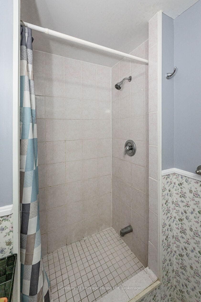 37 Hasler Crescent photo 39