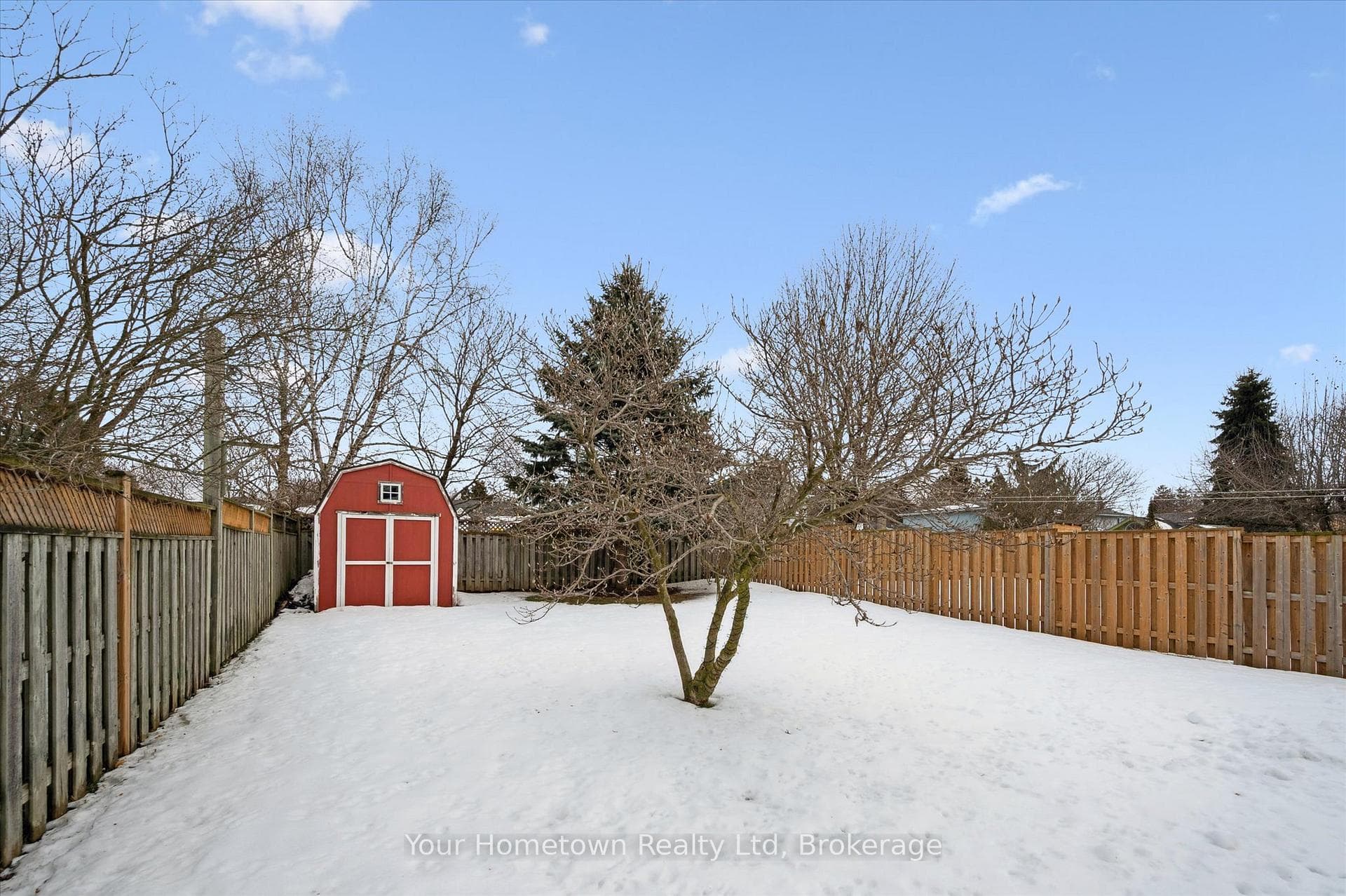 666 Holman Crescent photo 37