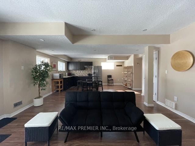 72 Booker Drive Unit Lower photo 4