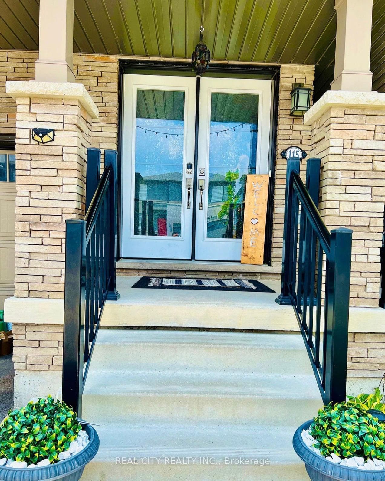 115 Bedrock Drive photo 2