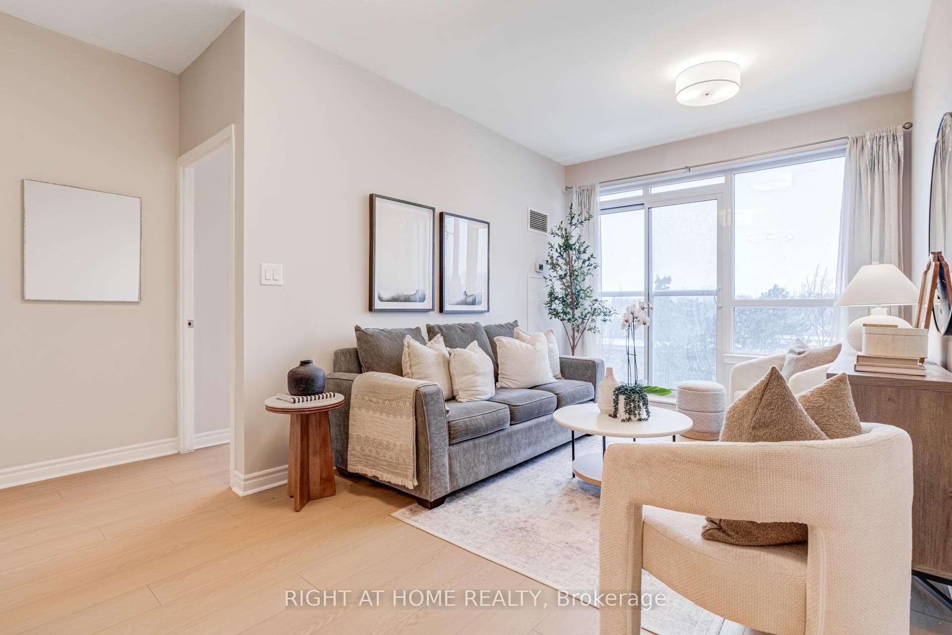 3865 Lake Shore Boulevard Unit 307 photo 4