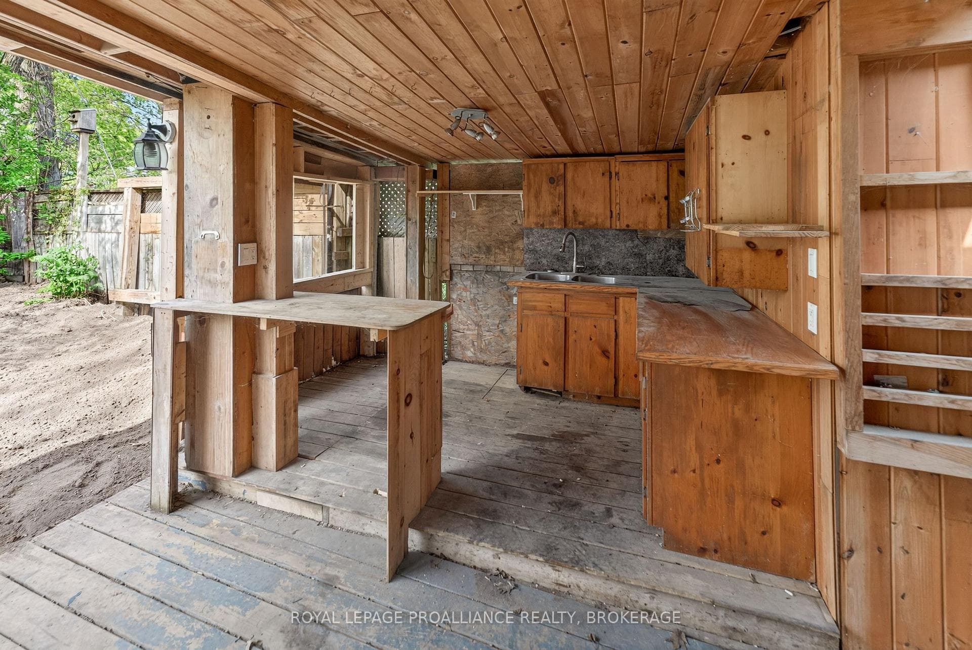 169 Carruthers Avenue photo 42