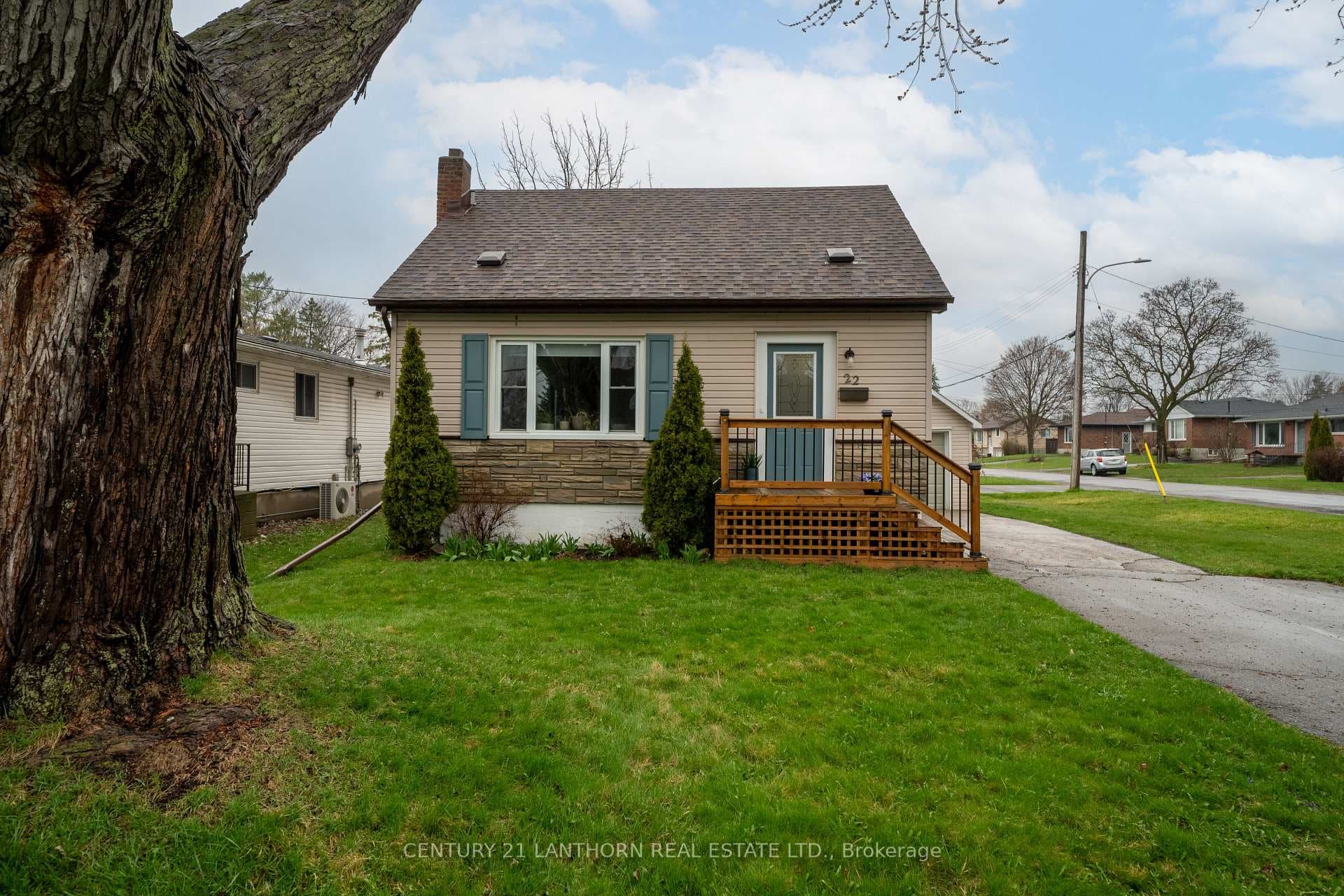 22 Maple Drive photo 1
