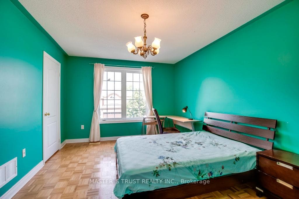 626 Society Crescent photo 23