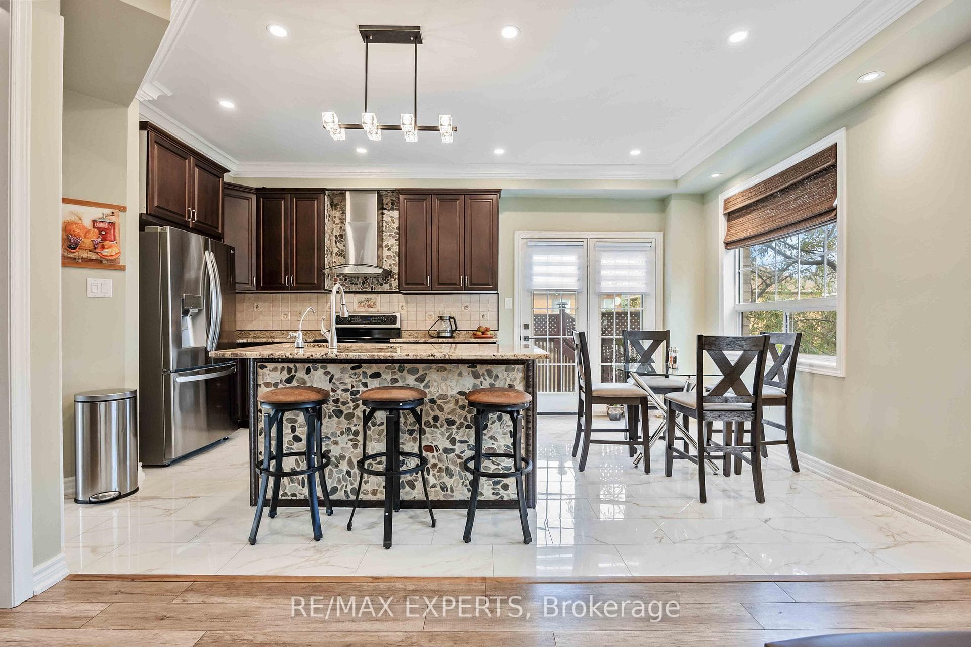 77 Starling Boulevard photo 13