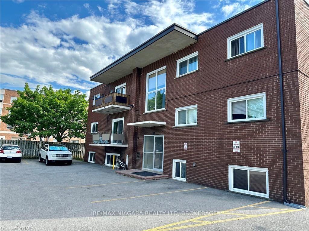 286 VINE Street Unit 8 photo 4