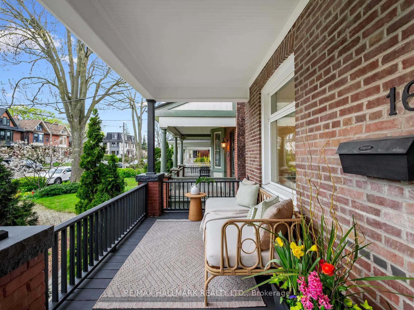 16 Bain Avenue photo 3