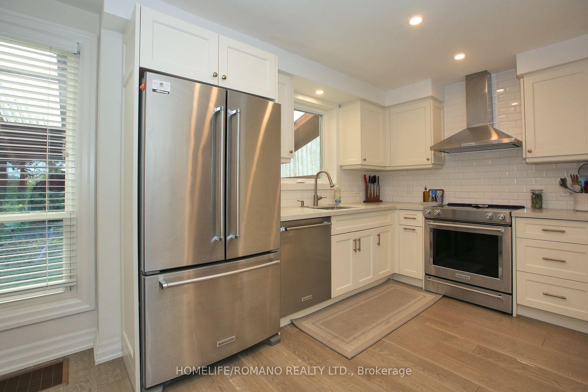 72 Deverell Crescent photo 6