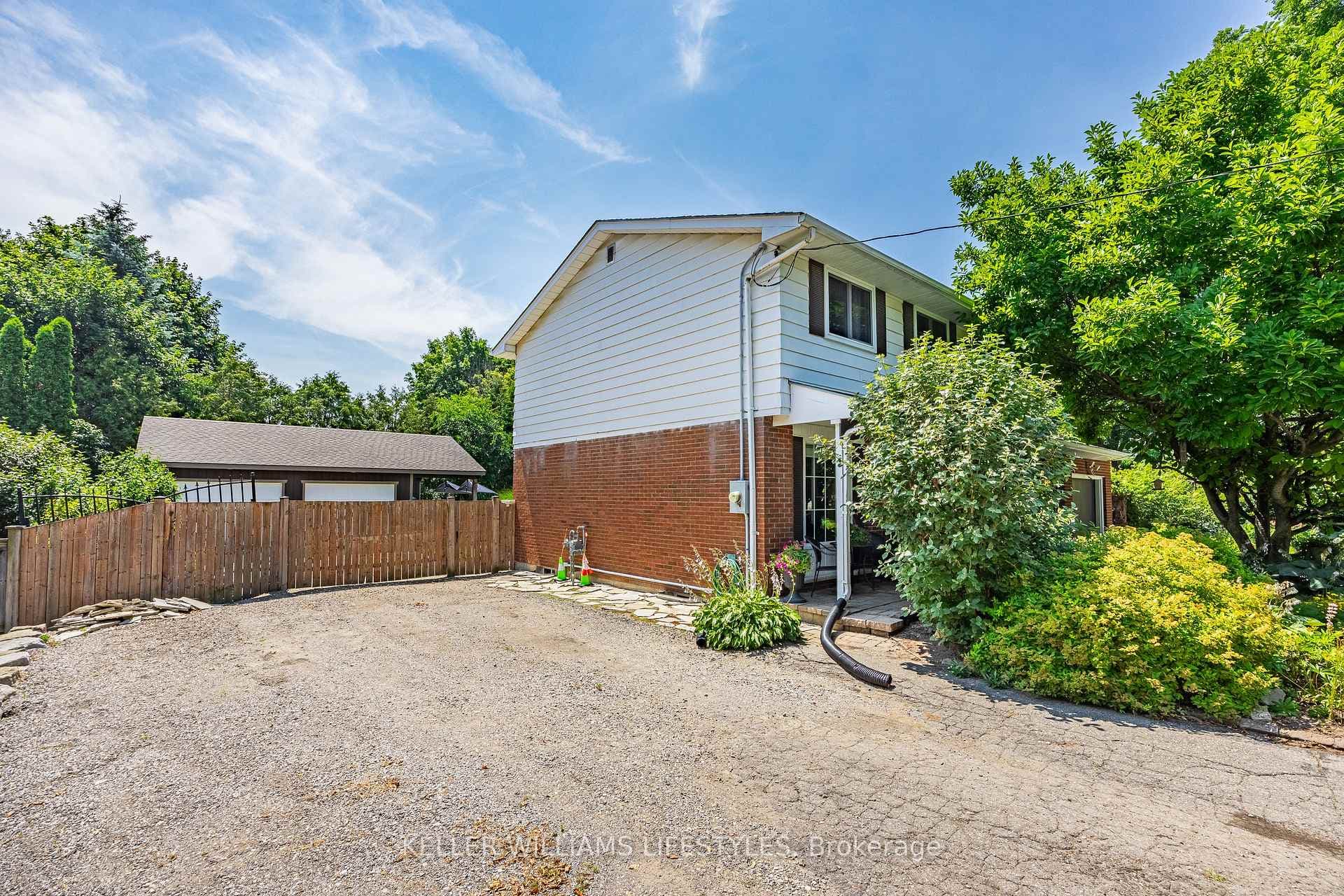 219 Dundas Street photo 36