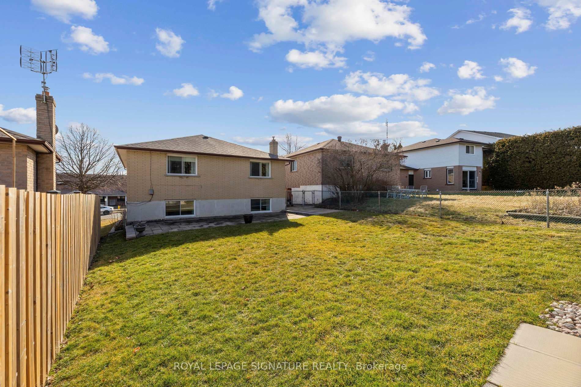 864 Roundelay Drive photo 35