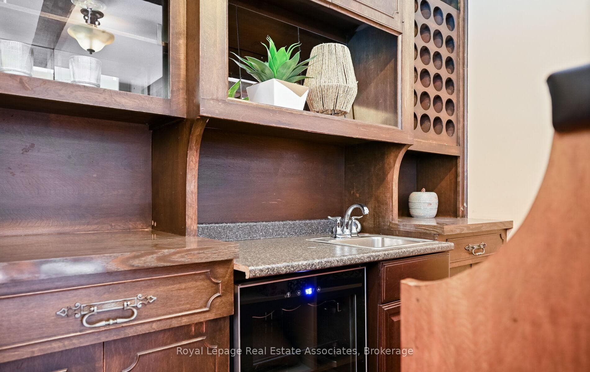 Wet bar