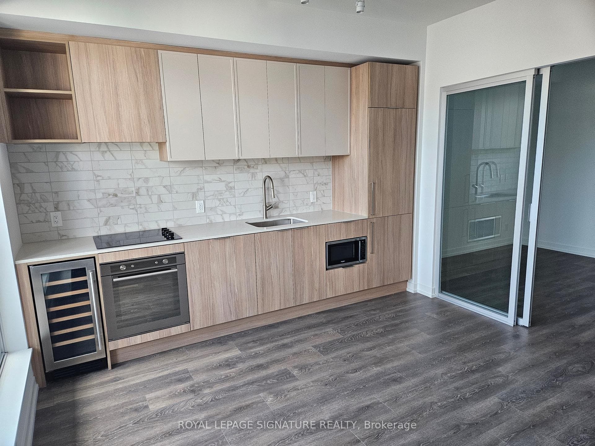 2020 Bathurst Street Unit 629 photo 2