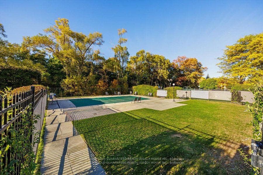 130 Neptune Drive Unit 607 photo 12