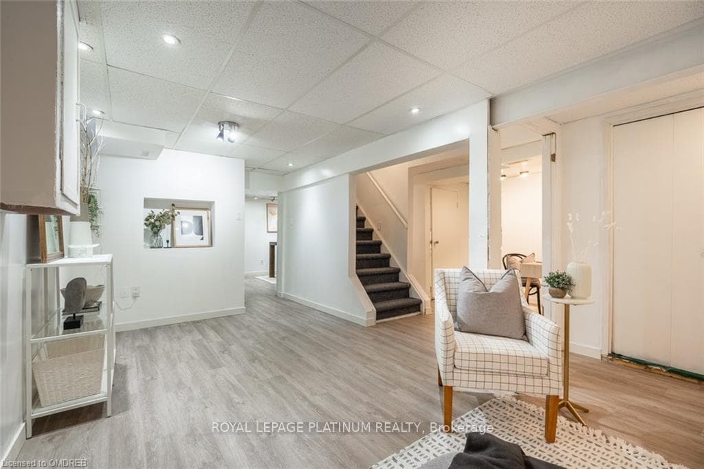 69 Dalton Crescent photo 9