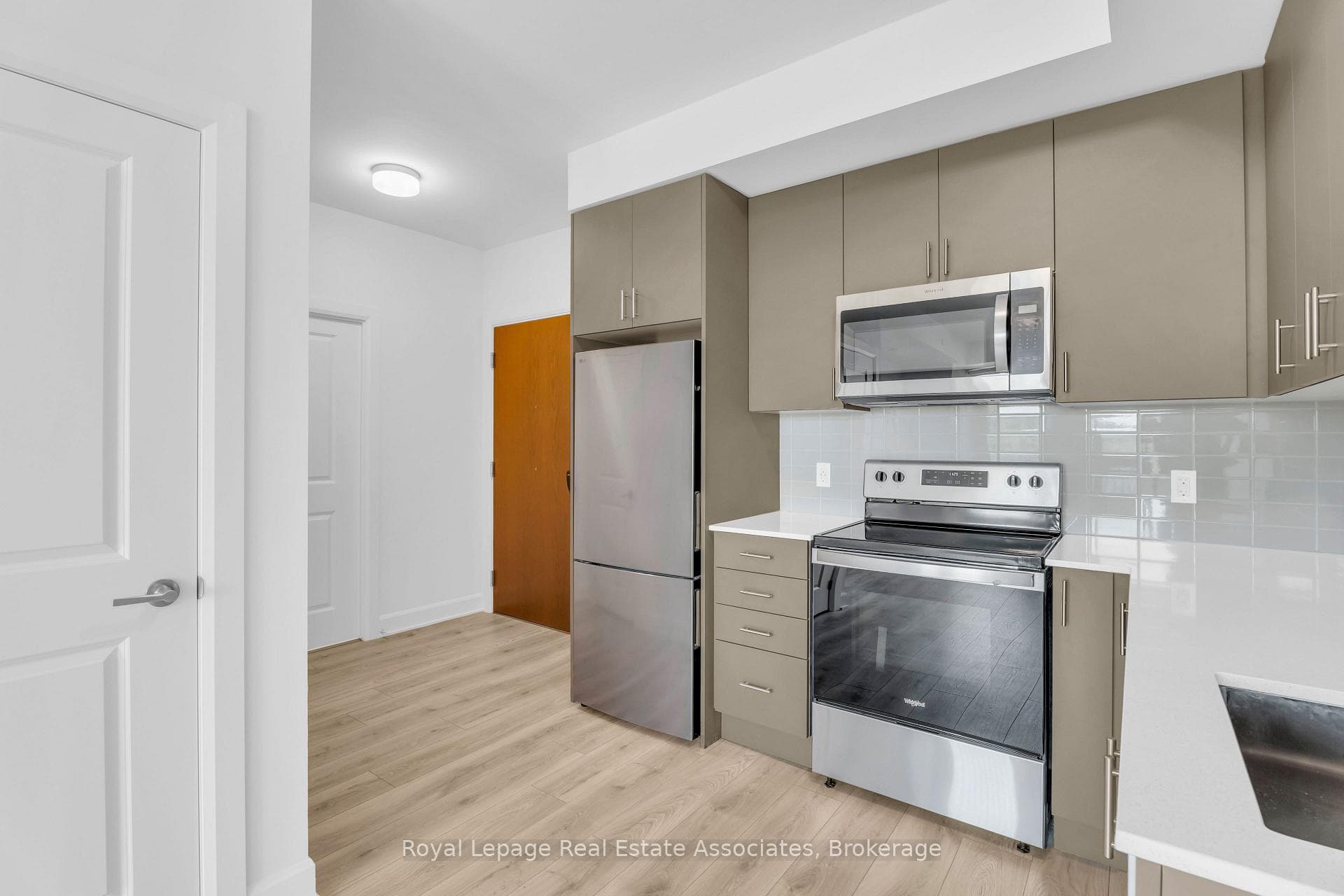 3240 William Coltson Avenue Unit 502 photo 8