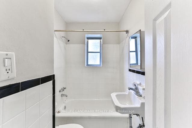 1711 Kingston Road Unit B2 photo 7