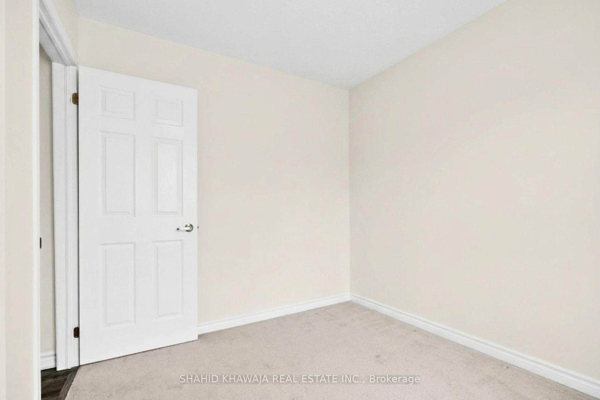 875 Sumac Crescent photo 24