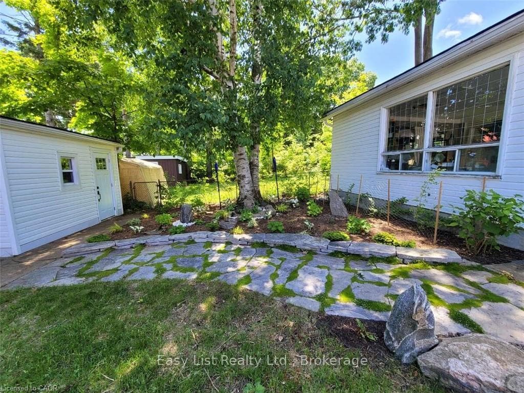 757 QUEBEC Street photo 32