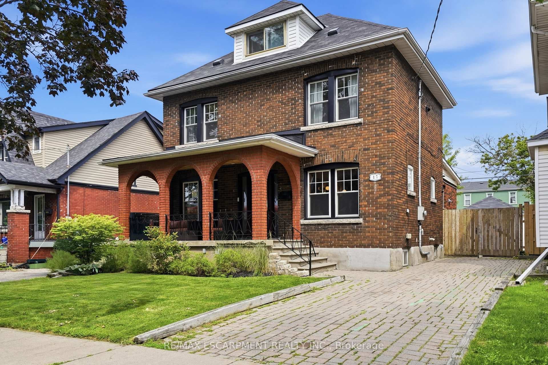 17 Tuxedo Avenue photo 2