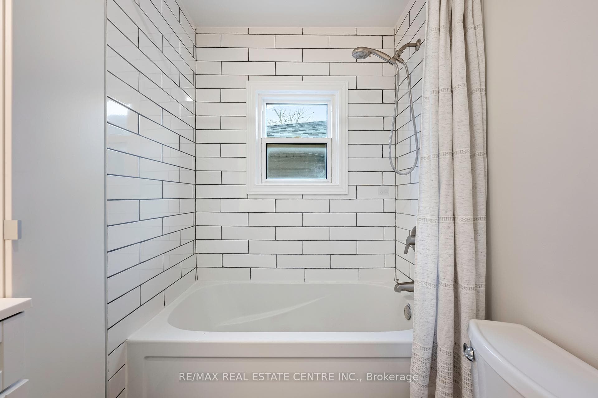 121 Proton Street photo 18